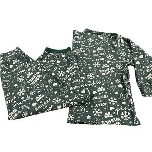 Victoria's Secret Pajama Set in Green and White